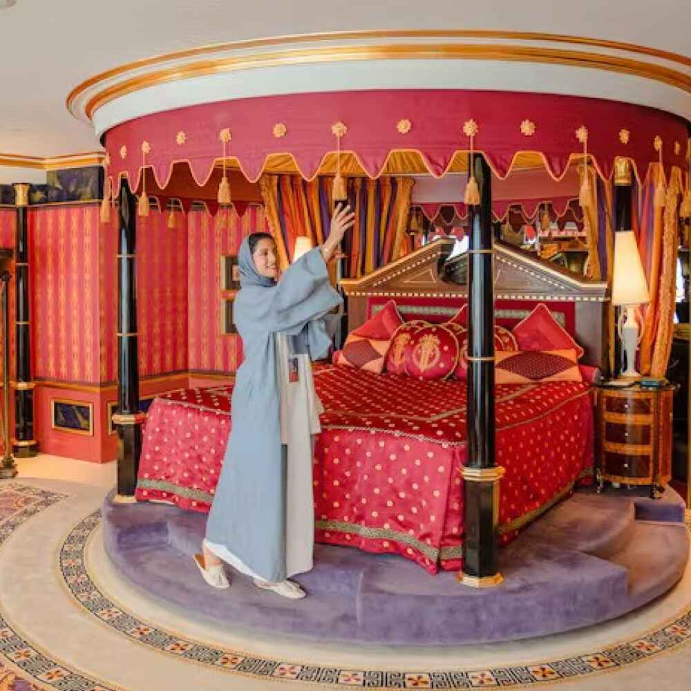 Guided Inside Burj Al Arab Tour - Image 2